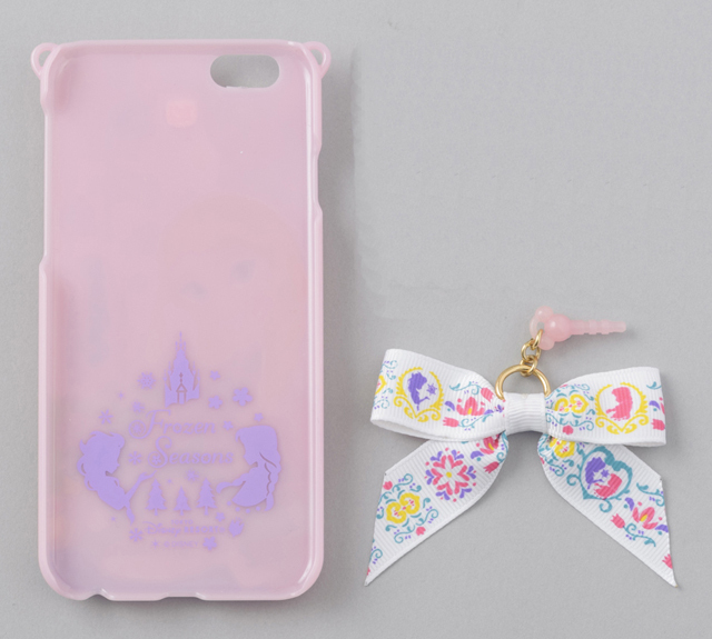 アナとエルサの新グッズ「Frozen Seasons」スマートフォンケース ¥2,900 iPhone6対応、イヤホンジャック付き（ケース：縦約14×横約7cm）©Disney
