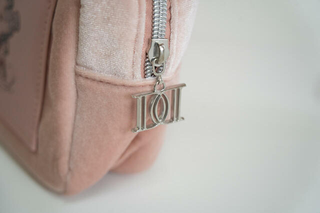 ファスナートップはDDプレート｜Disney LIFESTYLE BOOK ピンクポーチ＆前髪クリップ by Darich 3,949円