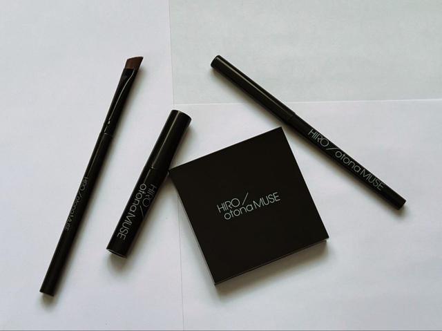 【otona MUSE小田切ヒロ監修 ミューズ世代の目元を救う！血色コスメ&ツール完璧4点セット】シンプルでおしゃれなケース