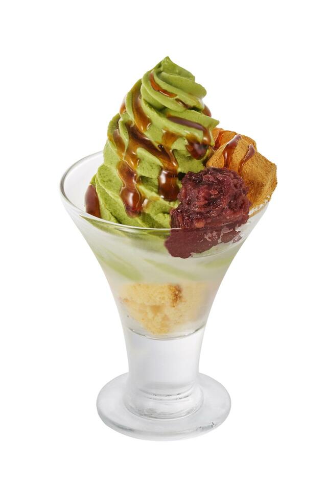 「和風抹茶サンデー」＜価格：450円（税込）＞ 【宮崎産マンゴー使用の濃厚サンデー＆やさしい甘さの黒蜜アイス！やよい軒に「春夏限定デザート」が登場！】