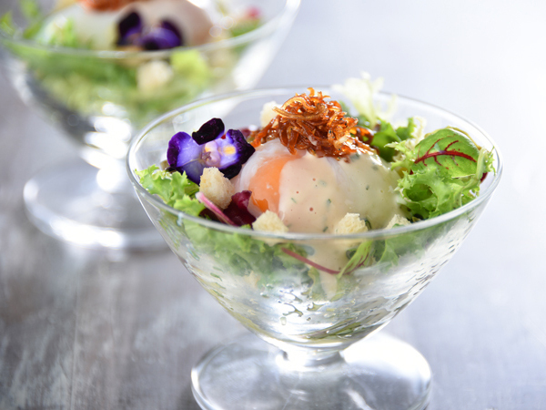 広島：福山ニューキャッスルホテル 「瀬戸内産ちりめんじゃこと温玉のシーザーサラダ」