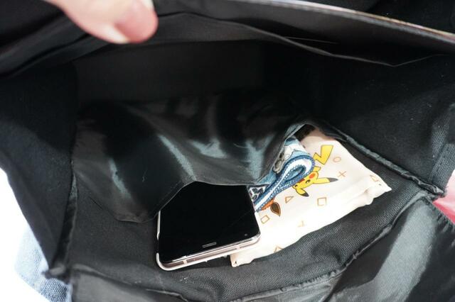 バッグの中にも大きな内ポケット