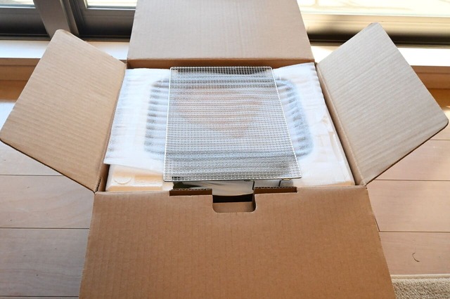 【アラジン グラファイト トースター（正直レビュー）】いざ開封！厳重に包まれています。