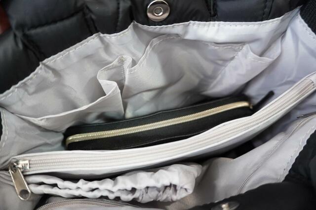 長財布が横にすっぽり入る