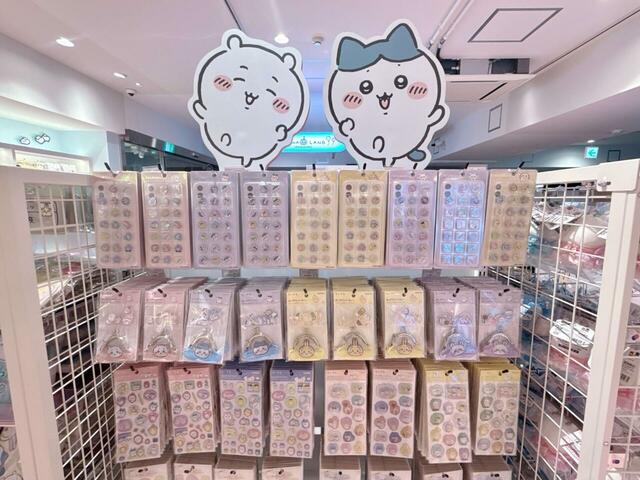 シル活勢注目!人気のシールも販売されています♪