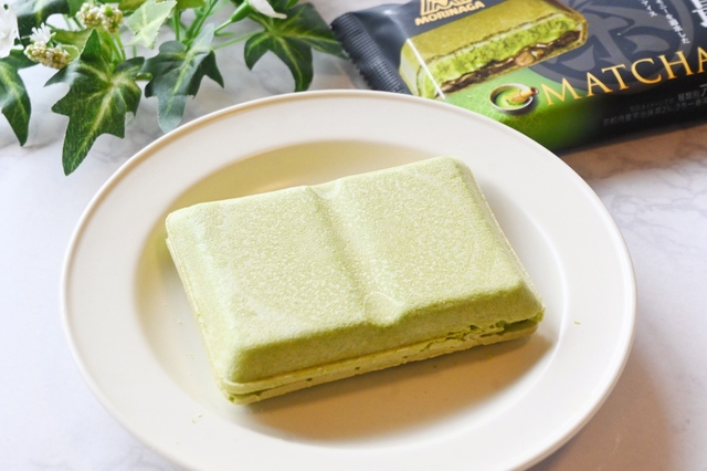【セブン-イレブン新商品】「匠茶最中」（376円）／パリッと食感が続く、まるで和菓子のようなアイス