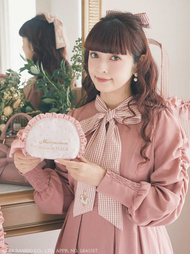 【Maison de FLEUR×青木美沙子×Marroncream】Marroncream フリルラウンドポーチ カラー：Pink 価格：￥4,400
