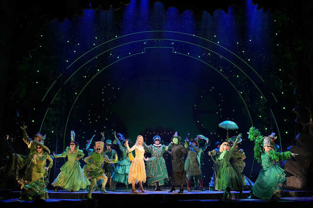 【ザ・リッツ・カールトン大阪 『ウィキッド』ストロベリーブッフェ】劇団四季『ウィキッド』劇中写真より(撮影:野田正明)