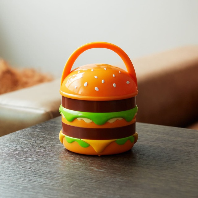 【マクドナルドの福袋2025】パッと目を引く「ビッグマックランタン」は、ビッグマックをモチーフにしたかわいらしいデザイン