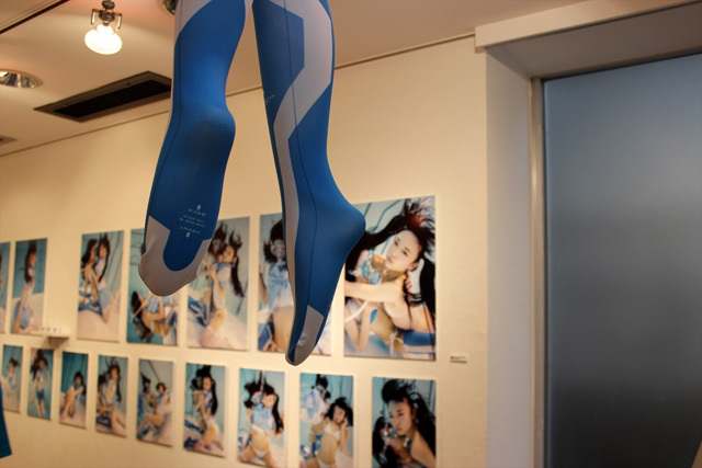 “水中×ニーソ”2人の女の子で2倍かわいい！