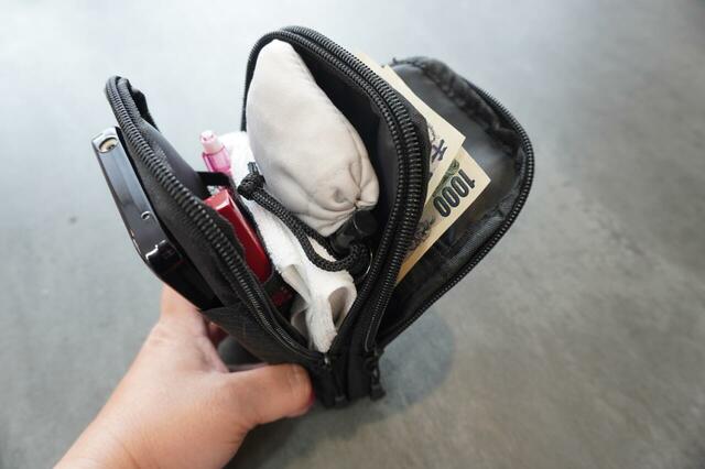 必要最低限の荷物が入る