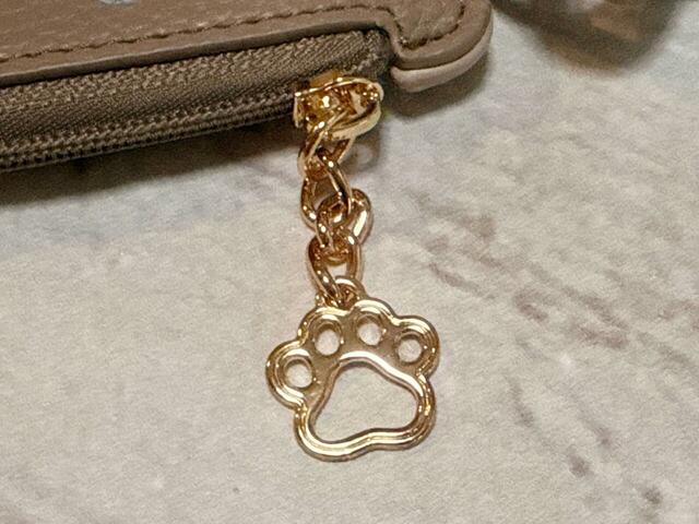 ファスナートップは猫の肉球モチーフ！にゃんともキュート♪