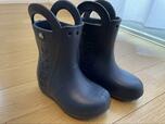 【クロックス　ハンドル イット レイン ブーツ】ハンドルが可愛らしいデザイン