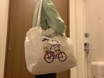 【スヌーピー 軽量トートバッグ】肩掛けでも荷物を出し入れしやすい♪