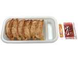 【セブン-イレブンの惣菜人気ランキング 4位】「焼き餃子 6個入り」332円(税込)