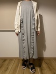 【ユニクロ×セシリー・バンセン フリルTワンピース】パーカーやカーディガンを羽織ればロングシーズンOK！税込3,990円です