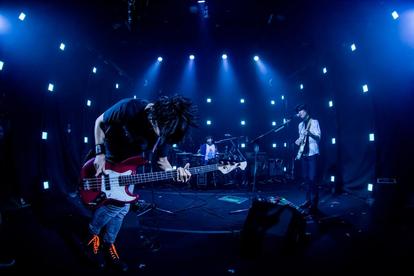 UNISON SQUARE GARDEN ライブ生写真 UNISON SQUARE GARDEN、レア曲だらけのFC限定配信ライブでバンド