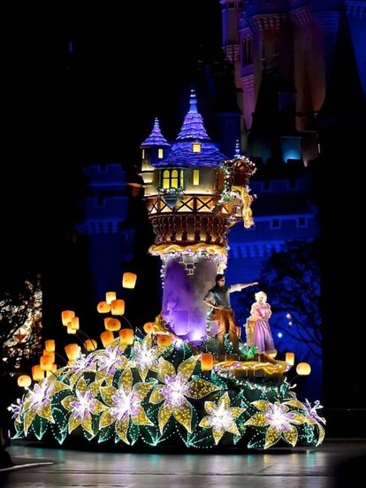 TDL】新「エレクトリカルパレード」リニューアル後初のクリスマス限定