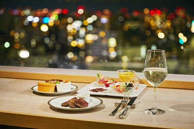 「17F スカイレストラン エトワール」【本ズワイ蟹もローストビーフも好きなだけ！「本ズワイ蟹食べ放題＆ローストビーフ食べ比べ」開催！】