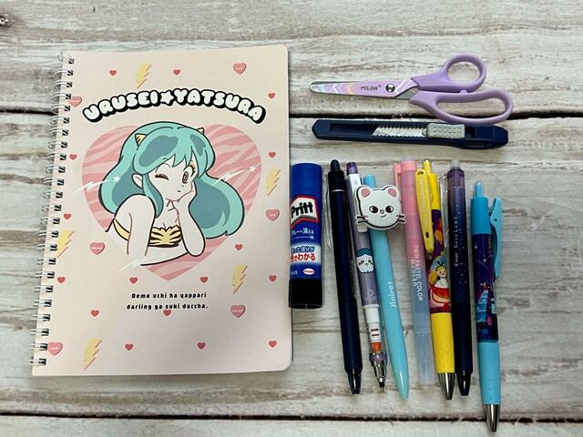 これだけのステーショナリーを入れることができました!【GLOW 2023年11月号】付録「SNOOPYスヌーピーのビーグル・スカウト50周年」3段ポケット収納上手ポーチ