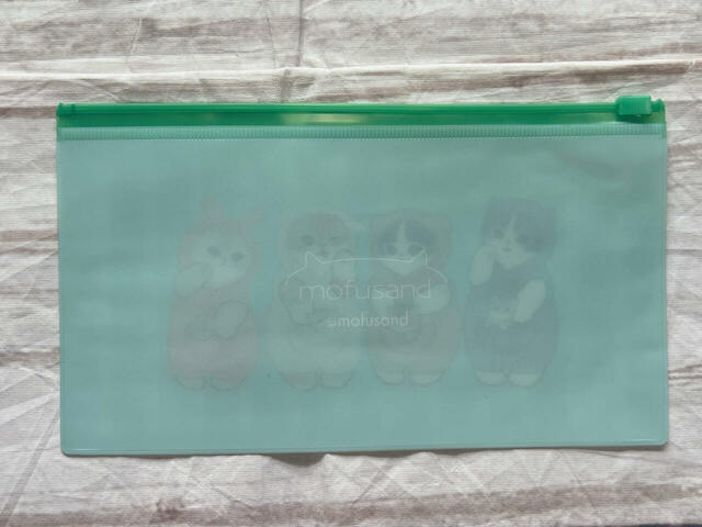 裏面は「mofusand」のロゴ入り