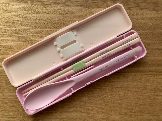 【スケーター 箸スプーンセット 抗菌 すみっコぐらし フラワー 18cm】細身のスプーンは使いやすい