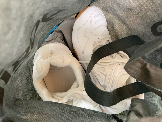 【ワークマン 型崩れしにくいビジネスリュック】二層目にはジム用グッズを収納。スポーツシューズも余裕で入ります!