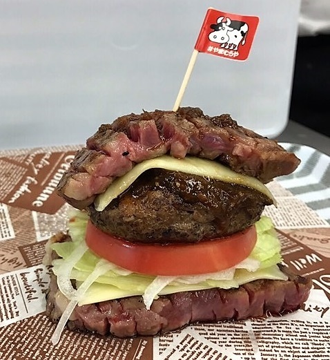 ステーキ×パティ×ステーキの「ビッグニック」(1,980円)