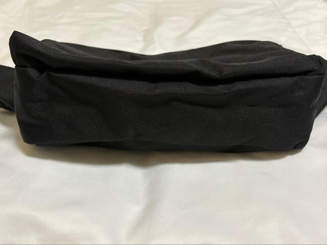 【ワークマン　ベーシックボディバッグ】サイズは（約）縦15×横28×幅8cm。マチが広くて使いやすい！