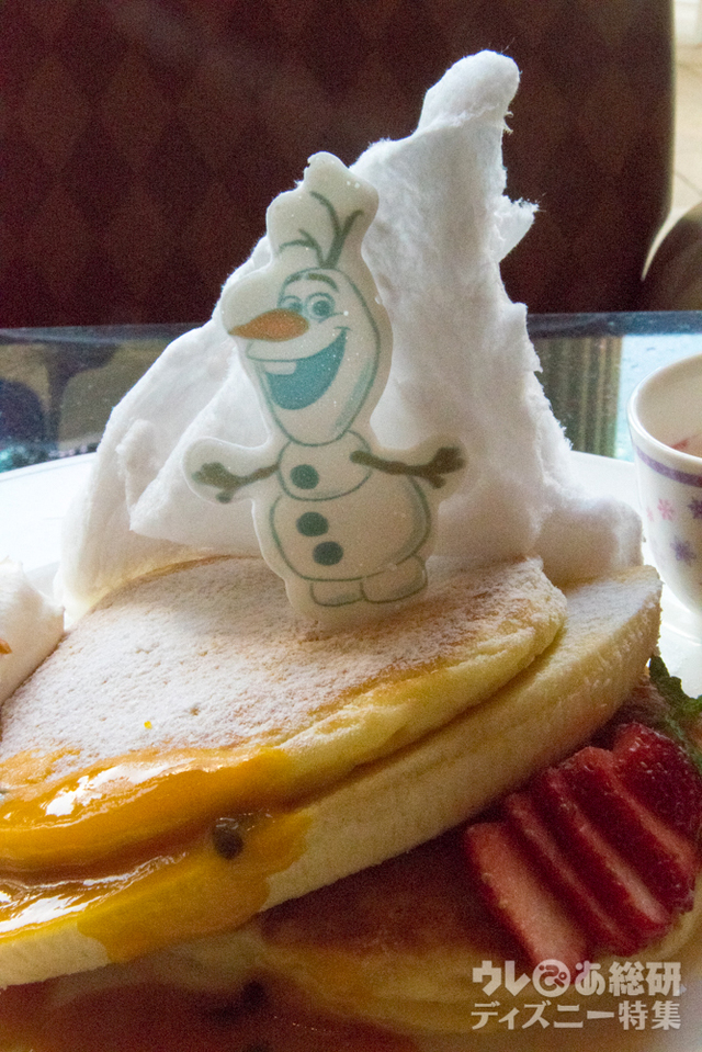 “アナとエルサのフローズンファンタジー” デザートセット スーベニアデミタスカップ付き（2,500円）｜ハイピリオン・ラウンジ｜ディズニーアンバサダーホテル