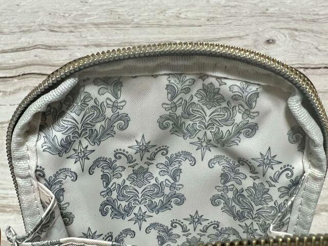 裏地はブランドのニューアイコンであるエバーグリーン柄！【OLIVIA BURTON（オリビア・バートン）MULTI SMARTPHONE SHOULDER BAG】