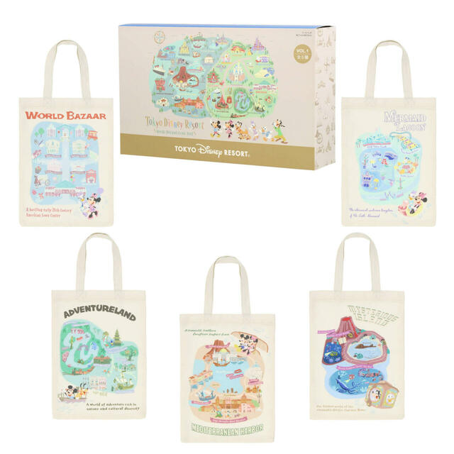 トートバッグセット 6,000円｜ミッキーたちが楽しそうに巡っているパークのマップやアイコンをモチーフにしたグッズ｜販売店舗：東京ディズニーランド「グランドエンポーリアム」、東京ディズニーシー「タワー・オブ・テラー・メモラビリア」｜発売日：2024年7月11日（木）