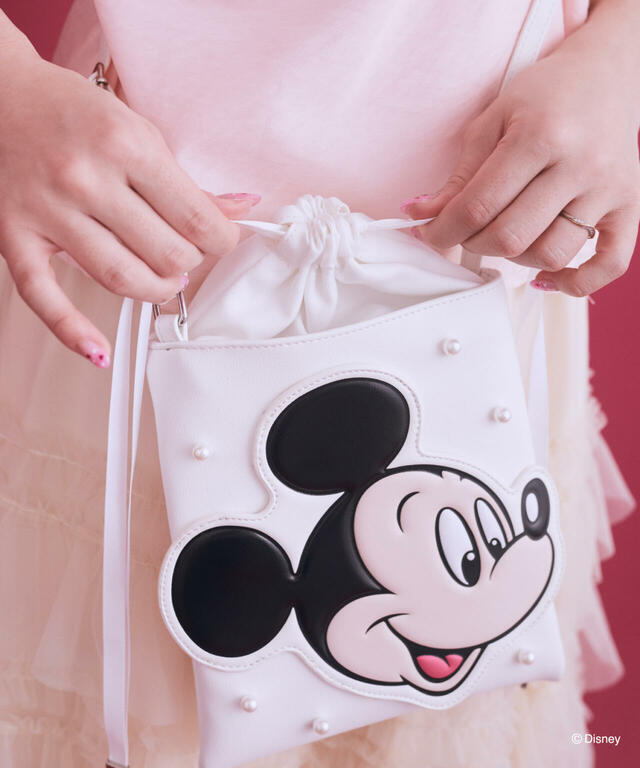 フェイスポシェット ￥8,200｜Areeamディズニーコレクション「ミッキー＆ミニー」