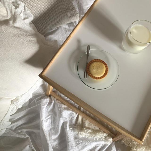 【IKEAベッドトレイ　DJURA ジューラ】ベッドの上で優雅にカフェタイムを