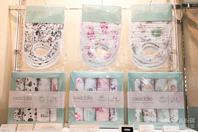 エイデンアンドアネイ スワドル、ビブ(発売日未定)