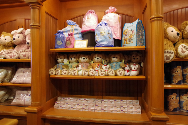 ダッフィーバスのトミカはレジにてお渡し