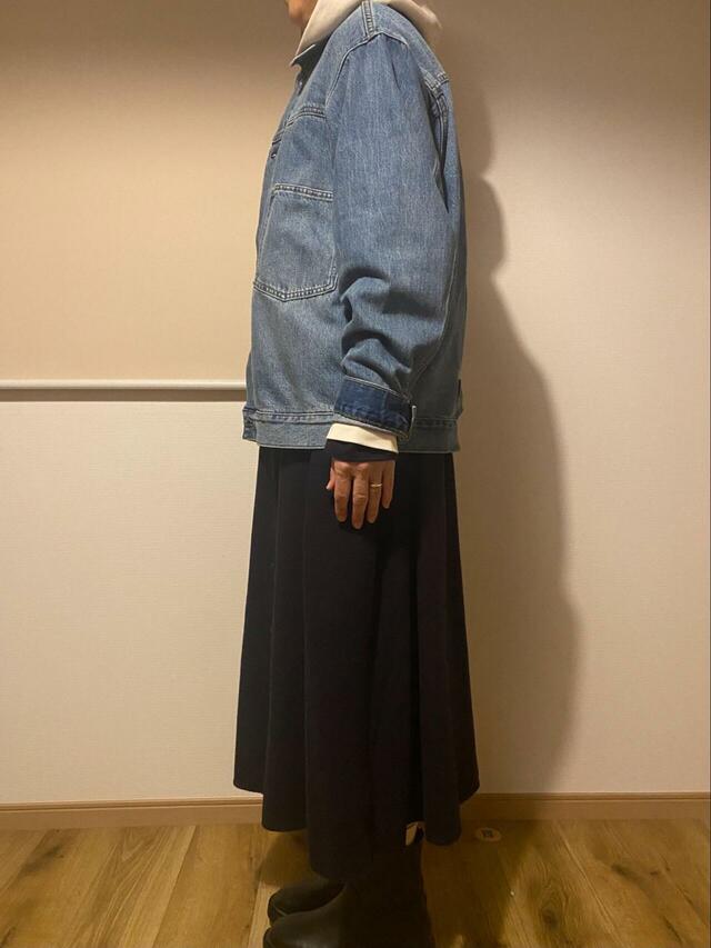 【UNIQLO　デニムトラッカージャケット】袖を一折りして、少しゆとりのある感じです