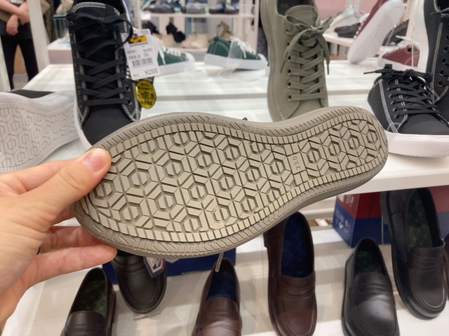 【ワークマン ファイングリップレイン】濡れた路面でも滑りにくいファイングリップソールを採用しています