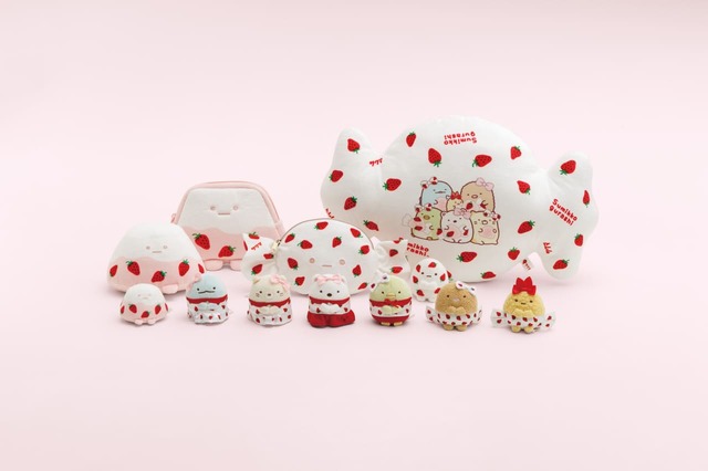【すみっコぐらし×サクマいちごみるくキャンディ】人気のてのりぬいぐるみもいちごみるく柄で各キャラクターが勢ぞろい