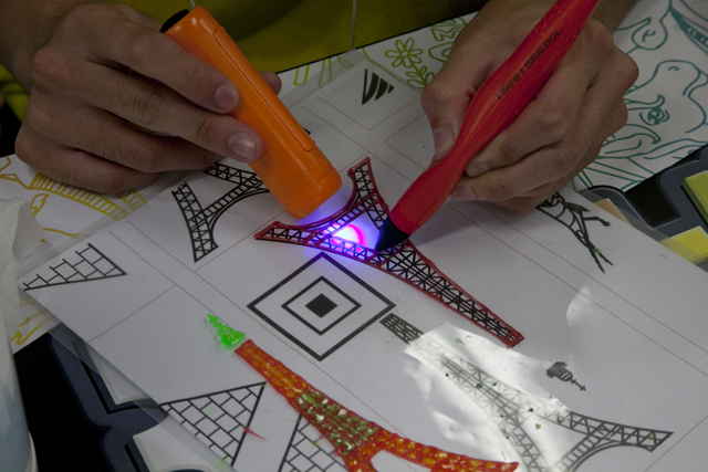 熱を使わず、光で固まる!【バラエティ】部門3位 3Dドリームアーツペン 2本ペンセット/各2600円/メガハウス