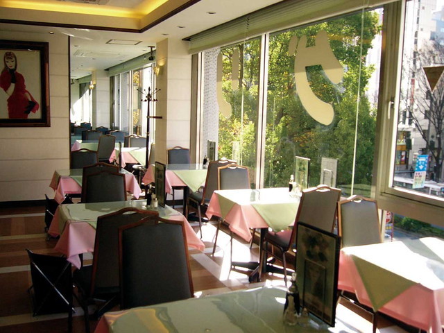 タカセ 池袋本店　内観