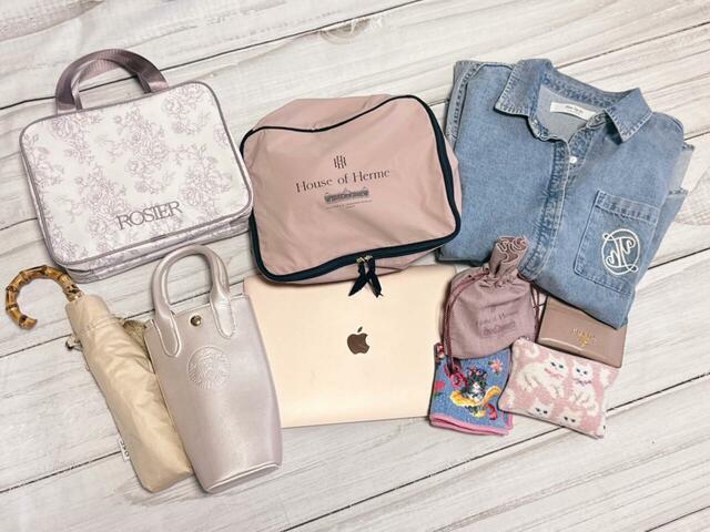 これだけの荷物が収納可能！これからの季節は羽織りものを脱ぎ着する機会も増えますが、実際に羽織りものも入れてみたところ、問題なく収納できました♪【紀ノ国屋×Suicaのペンギン】「ビッグトート いちご」