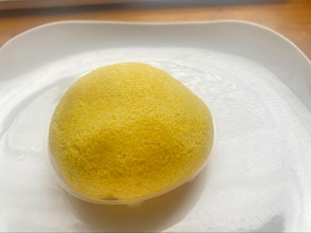 【ローソン ふんわり蒸しケーキカスタードクリーム】ふわふわなので優しく扱って