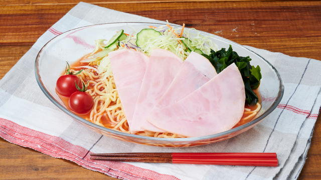 いつもの「冷やし中華」をトマト味にアレンジ！