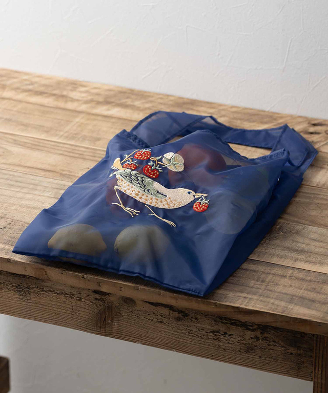 【Jubilee ウィリアムモリス柄 オーガンジー 刺繍エコトートバッグ】サイズは（約）28×38cm。A4サイズもすっきり収納できます