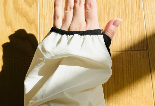 【ワークマン トラベルシェルウォームジャケット】実際に親指を通すと袖の長さがぴったりに