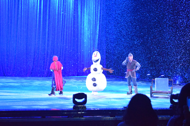 オラフの登場に湧く会場