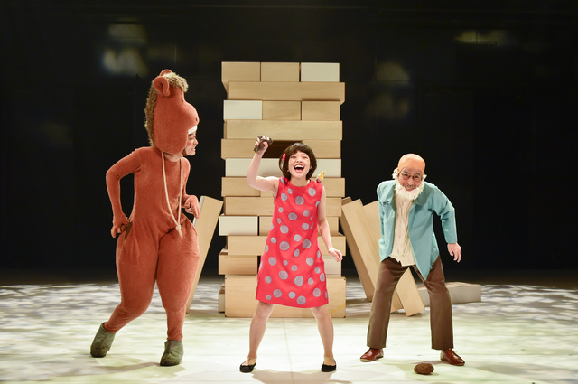 松尾スズキの原作絵本を、ノゾエ征爾が舞台化！歌と踊りで観客を巻き込む。