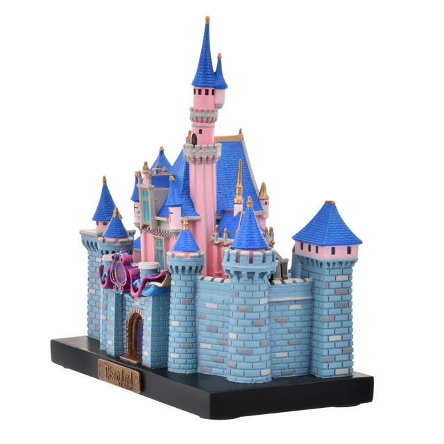 フィギュア 城 Sleeping Beauty Castle DISNEYLAND RESORT 70TH CELEBRATION 18,000円
