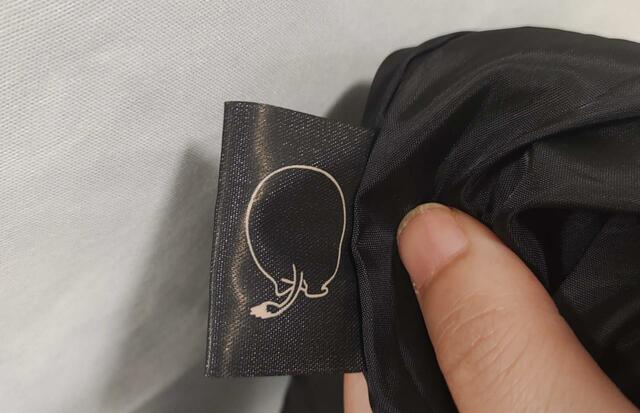 タグ裏には、ムーミンのおしりが描かれていてかわいい【MOOMIN（ムーミン）たっぷり入る ビッグエコバッグ「リトルミイver.」】